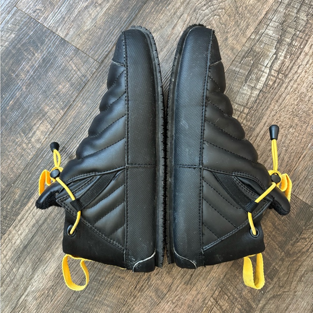 LINE Men's Black Quilted Apres Bootie Small - Picture 4 of 8